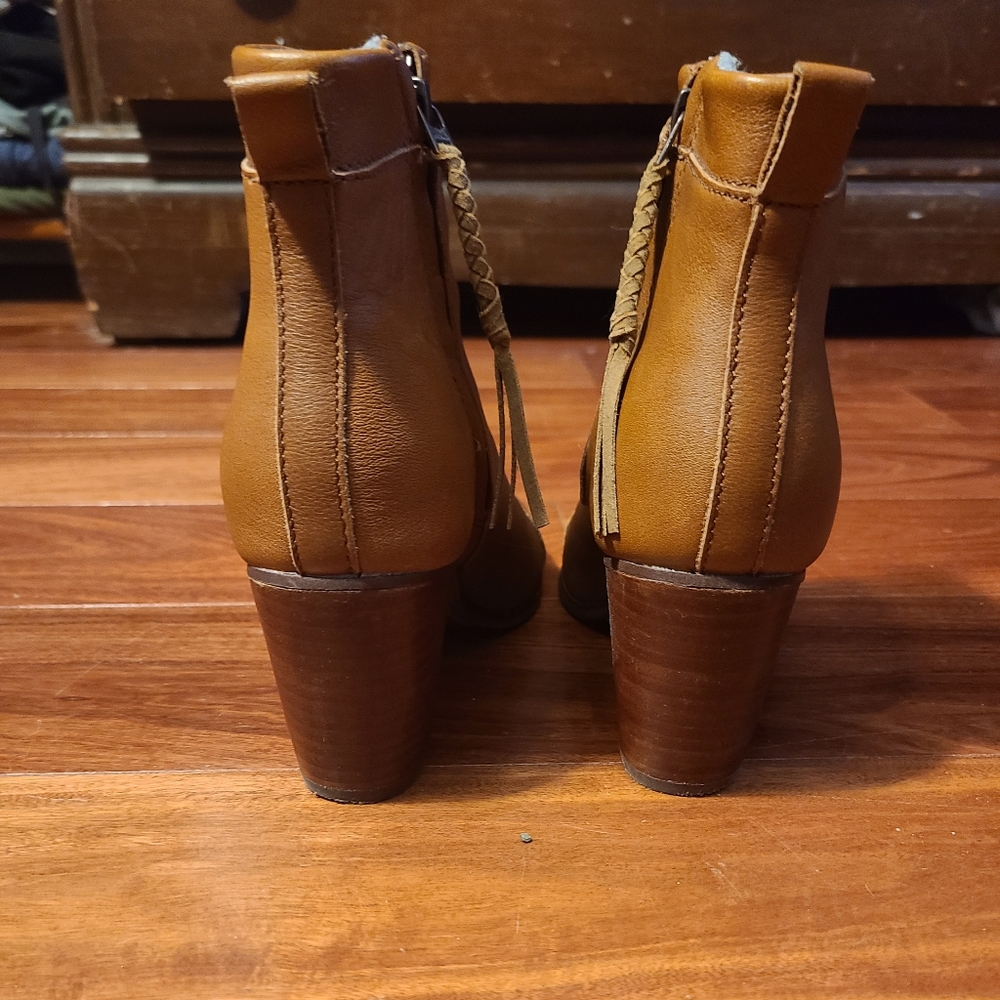 Womans Tom's boots